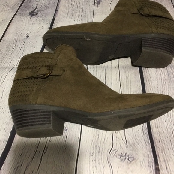 St. John’s Bay Olive Green booties - Picture 3 of 7